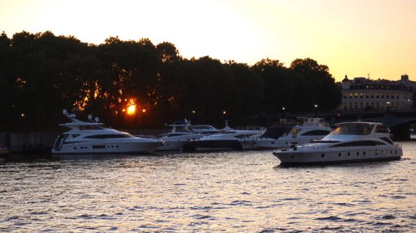 Top tips for booking unforgettable Thames river cruises